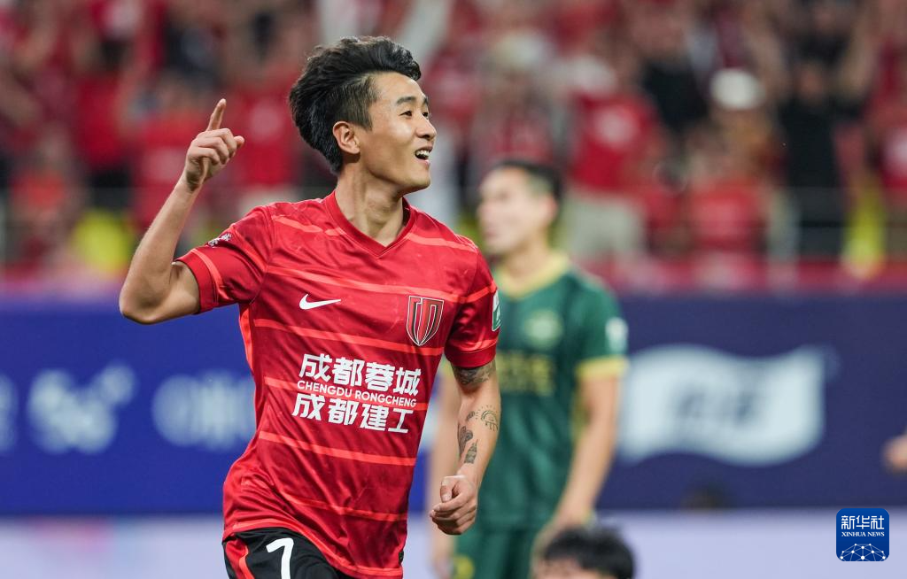 成都蓉城训练开放日，清晨遗憾出局引欢呼，德甲在即，纪律约束更严格