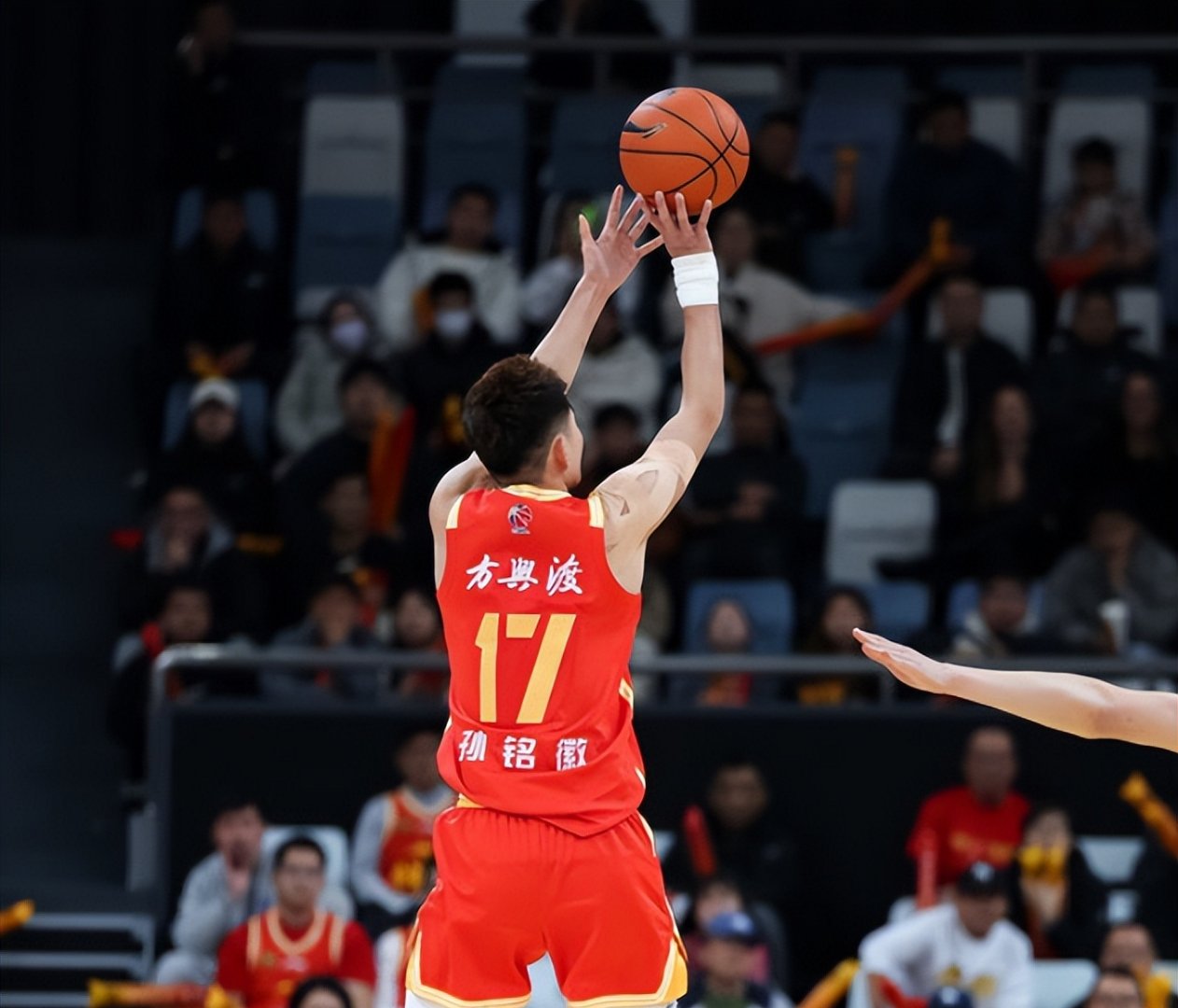 费城76人训练开放日;集结日篮板制胜引欢呼;CBA季后赛在即;训练强度明显提升的简单介绍 费城76人训练开放日;集结日篮板制胜引欢呼;CBA季后赛在即;训练强度明显提升的简单介绍