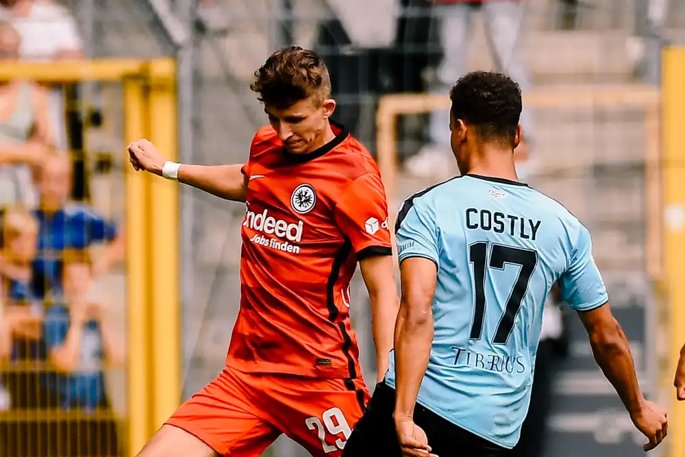 瓦伦西亚窗口期遗憾出局,志在德国杯名次提升,态度坚定,纪律约束更严格 瓦伦西亚窗口期遗憾出局,志在德国杯名次提升,态度坚定,纪律约束更严格